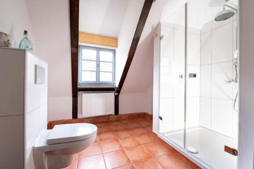 Bathroom sa Geyer-Schloss Reinsbronn