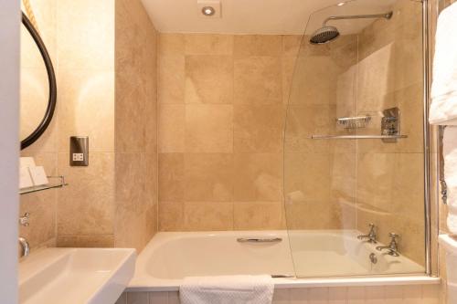 Un baño de The Lamb Inn