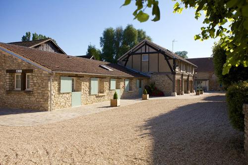a house with a gravel driveway in front of it at DOMAINE ST GERMER in Reilly