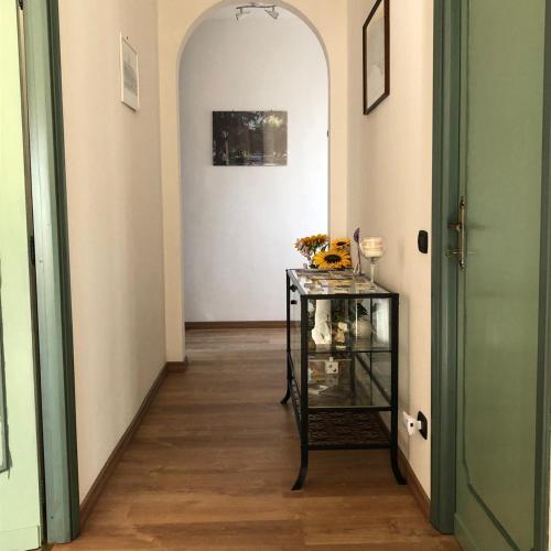 a hallway with a glass table in a room at alloggio turistico olmata in Montevirginio