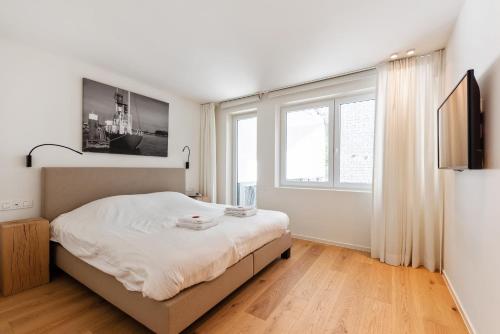 Säng eller sängar i ett rum på Hyper-Luxeappartement, zeezicht, centrum, airco, optie hotelservices