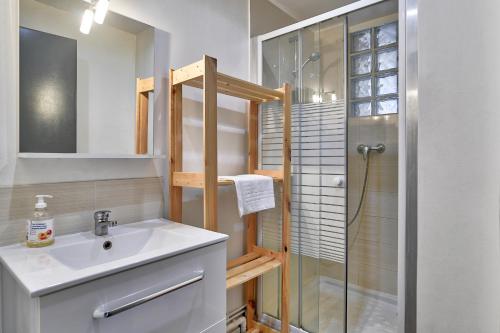 a bathroom with a sink and a shower at NOCNOC - Le Petit-Colbert in Marseille