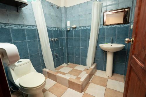 Ванная комната в Hotel Puntarenas Beach