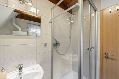 Ένα μπάνιο στο Ferienhaus Hannah 100