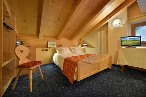 Postel nebo postele na pokoji v ubytování Hotel Cristallo