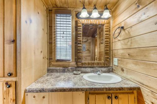 Gallery image of Calvery Cabin in Sevierville