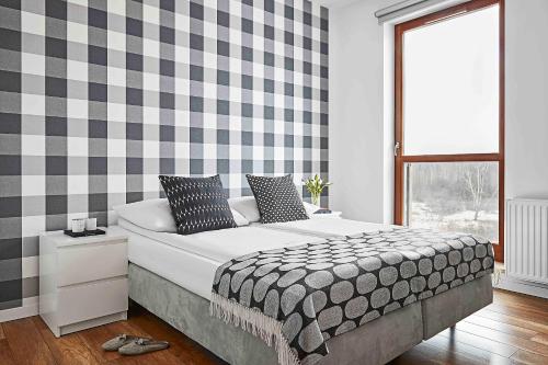 Posteľ alebo postele v izbe v ubytovaní IRS ROYAL APARTMENTS Apartamenty IRS Nadmorski Dwór