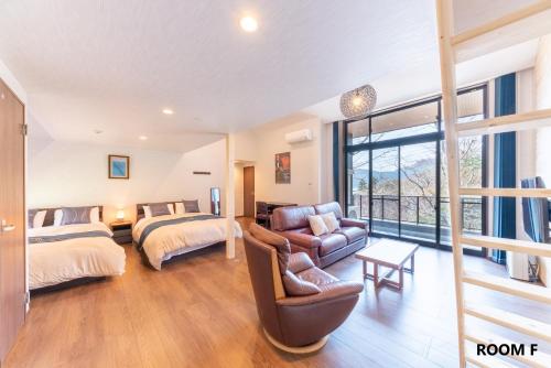 a large room with a bed and a couch at VILLA HAKONE STAGE in Hakone