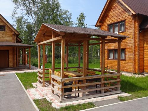 Afbeelding uit fotogalerij van Ski-Let Hotel in Baykalsk