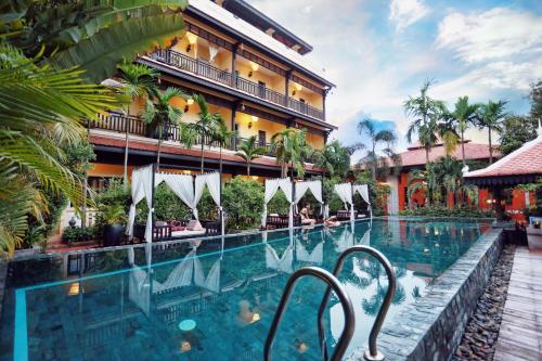 a swimming pool in front of a hotel at Residence Indochine D'angkor in Siem Reap