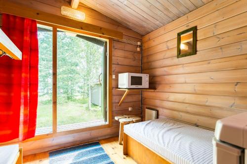 Katil atau katil-katil dalam bilik di Punkaharju Resort