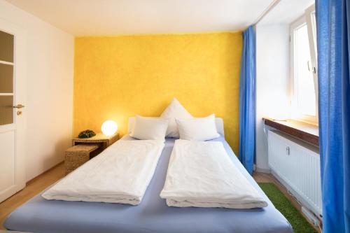 Llit o llits en una habitació de Ferienwohnung in der Kirchgasse