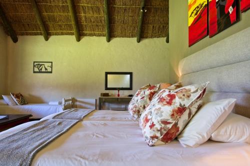 Cama o camas de una habitación en Chrislin African Lodge