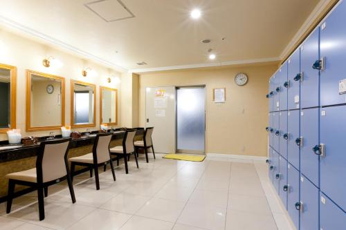 a waiting room with a long table and chairs at Spring Sunny Hotel Nagoya Tokoname ekimae in Tokoname