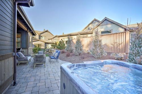 Luxury Mt Bachelor Retreat with Hot Tub and Patio!