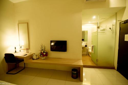 a bathroom with a sink and a mirror at De Elements Business Hotel KL in Kuala Lumpur
