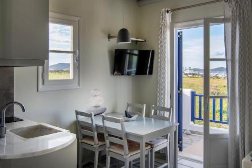 PURE WHITE 1BD house with amazing Sea Views in Naousa