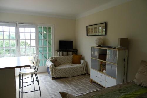 Photo de la galerie de l'établissement Studios proches de la mer plein soleil, au Pradet