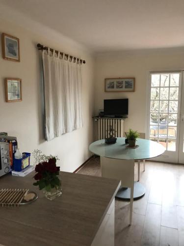 Photo de la galerie de l'établissement Studios proches de la mer plein soleil, au Pradet