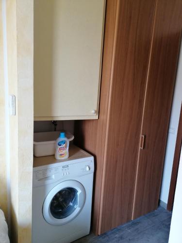 a washing machine in a room with a cabinet at Hotel Diffuso Il Portichetto sulla collina a Vezio Perledo in Perledo