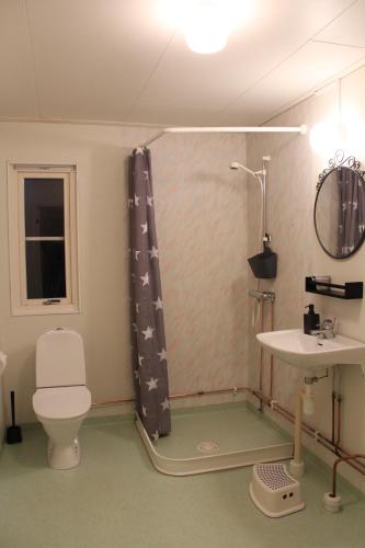 חדר רחצה ב-Solvändans Stugby