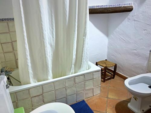 Vonios kambarys apgyvendinimo įstaigoje Casa rural familiar en el pueblo de Zahara de la Sierra