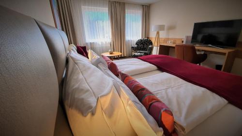
A bed or beds in a room at Maxhotel

