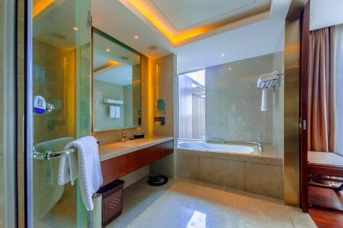 Grand Metro Park Hotel Nanningにあるバスルーム