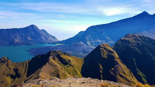 a view of a mountain range with a lake at Satu Lingkung in Tetebatu