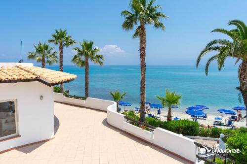 a view of the beach from the balcony of a resort at Residence Albatros in Briatico