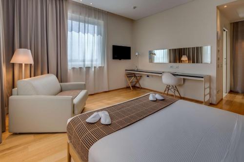 a living room filled with furniture and a window at Best Western Plus Hotel Bologna in Mestre