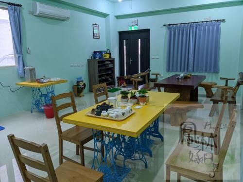 a living room with a yellow table and chairs at 鳳林好日子 in Fenglin