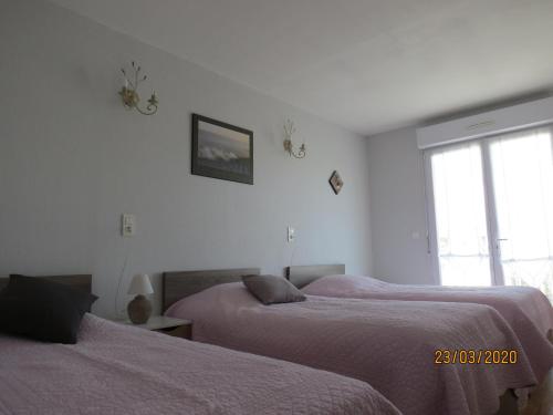 Ένα ή περισσότερα κρεβάτια σε δωμάτιο στο Chambre d'hôtes Champagne Laval Louïs