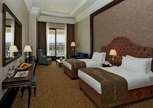 Deluxe Suite Twin Bed with Garden Access