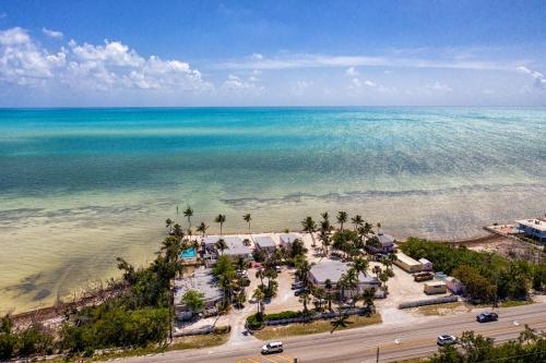 an aerial view of the beach and the ocean at Rainbow Bend Resort in Marathon