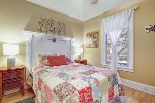a bedroom with a bed and a window at Broad Street Inn in Nevada City
