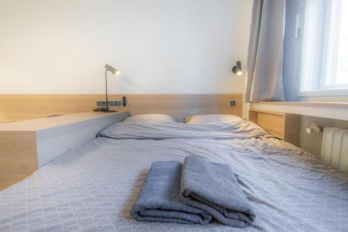 A bed or beds in a room at Business Studio Andel, 10min Centre, NETFLIX, Paid Parking