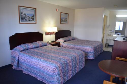 Katil atau katil-katil dalam bilik di American Inn and Suites White Hall