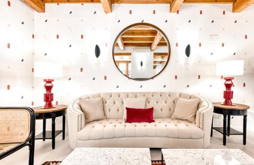 a living room with a white couch and a mirror at ~TÍVOLI~ Edificio Histórico S.XVI. Centro in Toledo