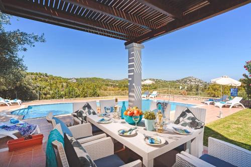 Bazén v ubytování Seven Springs Villas nebo v jeho okolí