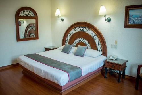 Postel nebo postele na pokoji v ubytování Collection O Hotel Quinta Antigua