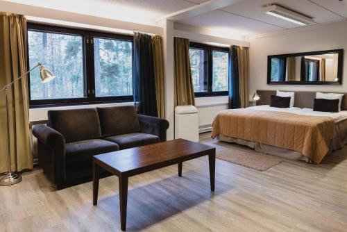 Ένα ή περισσότερα κρεβάτια σε δωμάτιο στο Hotel Sorsanpesä