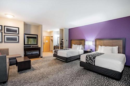 a hotel room with two beds and a purple wall at La Quinta Inn by Wyndham Livermore in Livermore