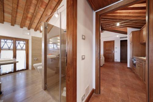 A bathroom at Pecora Vecchia - ColleMassari Hospitality