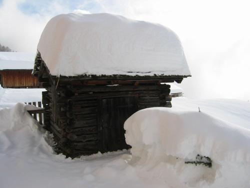 a snow covered cabin with a pile of snow on it at Tomperkasa in Apriach