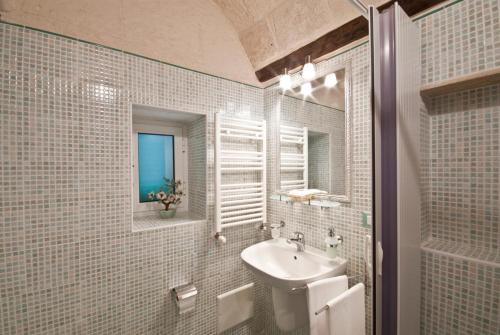 A bathroom at B&B Casa Cimino - Monopoli - Puglia