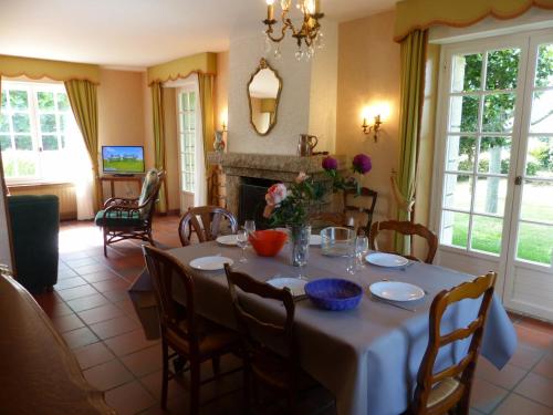 En restaurant eller et andet spisested på Chal Ha Dichal, villa à Carnac