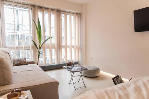Luxury Apt Syntagma Ermou str, Acropolis View