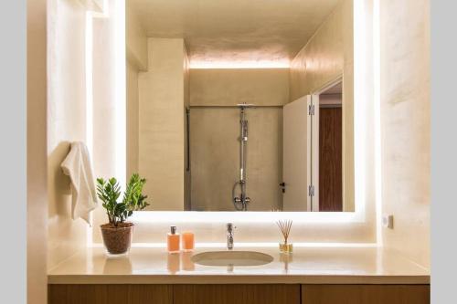 Luxury Apt Syntagma Ermou str, Acropolis View