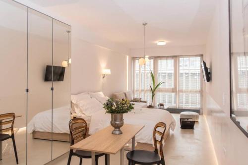 Luxury Apt Syntagma Ermou str, Acropolis View
